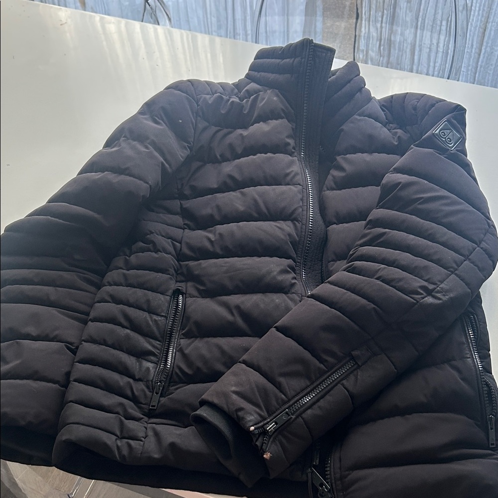 Authentic Men’s Moose knuckles Puffer coat no hood with Zip Pockets size small